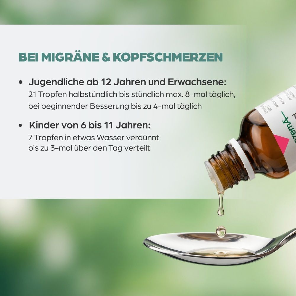Tropfen werden aus einer Apozema Migräne Flasche auf einen Löffel getropft.