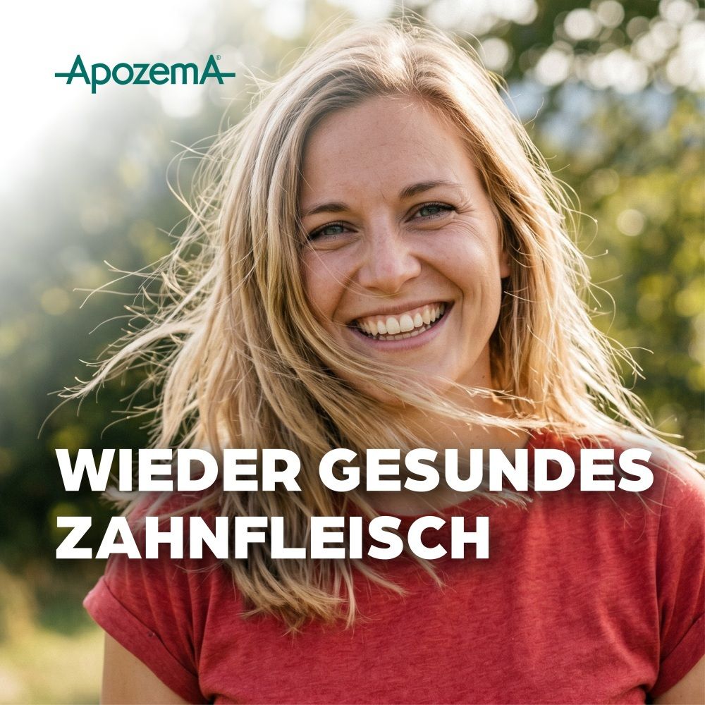 Lächelnde Frau mit gesunden Zähnen und Zahnfleisch, im Freien.