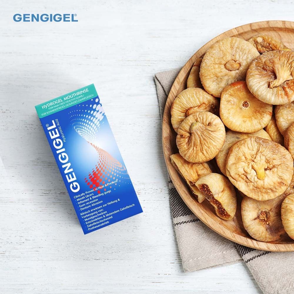 Gengigel Mundspüllösung und Verpackung. Trockenfrüchte auf Holztablett. Produkt und Logo.