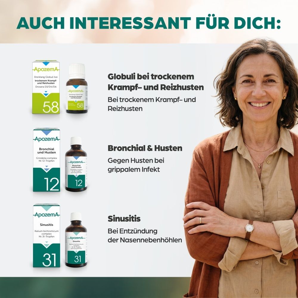 Frau lächelt neben Apozema® Produkten für Husten und Sinusitis.