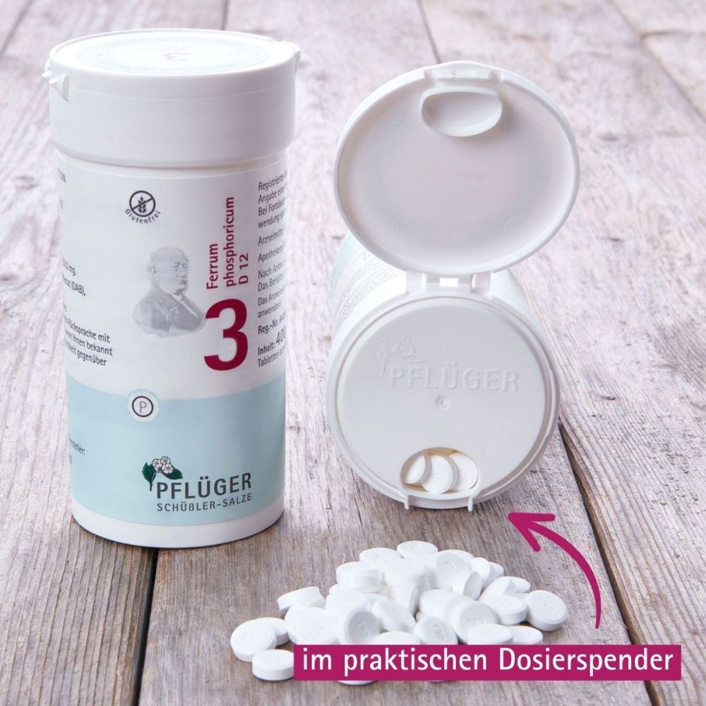 Zwei Tablettenbehälter, einer geöffnet. Tabletten liegen daneben. Text: Im praktischen Dosierspender.