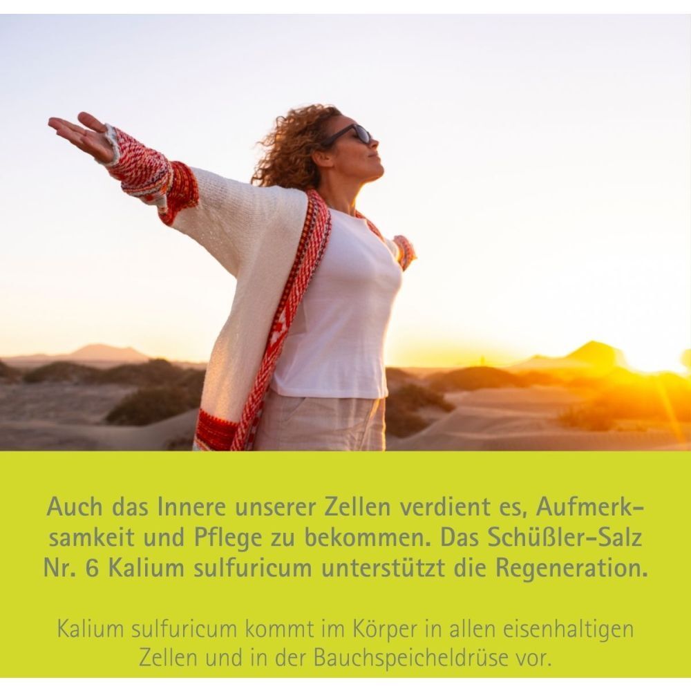 Frau mit erhobenen Armen im Sonnenuntergang. Text: Schüßler-Salz Nr. 6 Kalium sulfuricum unterstützt die Regeneration.