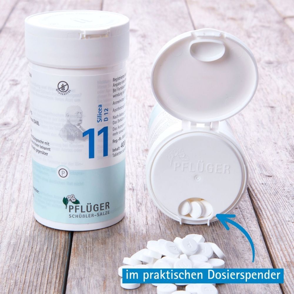 Weiße Tabletten aus einer weißen Dose. Dose geöffnet. Text: im praktischen Dosierspender.