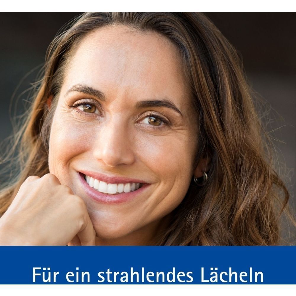 Porträt einer Frau, die lächelt. Text: Für ein strahlendes Lächeln.