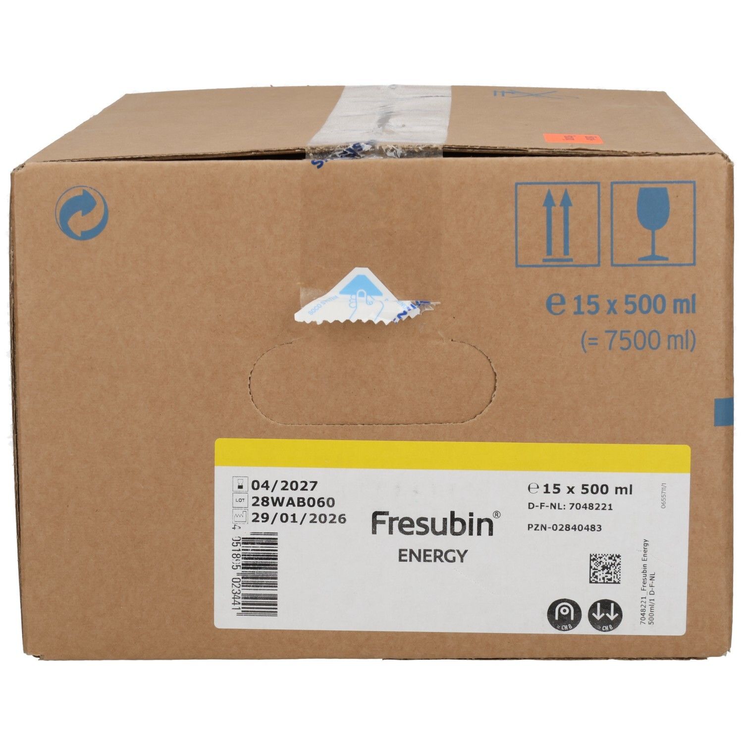 Kartonverpackung mit 15 x 500 ml Fresubin Energy Flaschen, Vorderseite mit Etikett.