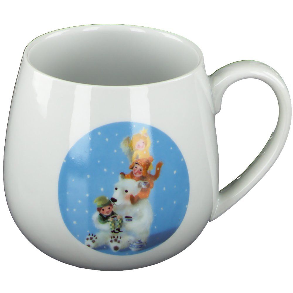 Weißer Keramikbecher mit Henkel. Auf der Vorderseite ein blaues Feld mit Illustrationen von Kindern und einem Eisbären.
