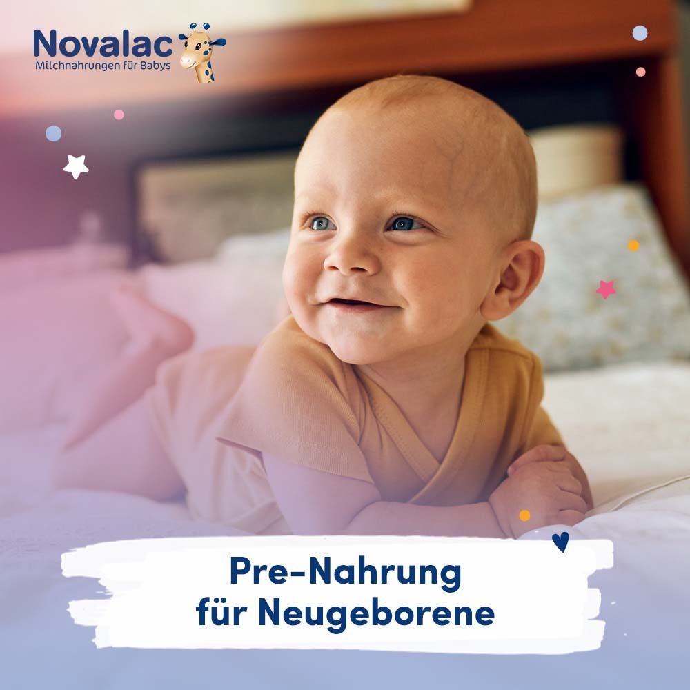 Baby liegt auf dem Bauch. Text: Pre-Nahrung für Neugeborene.