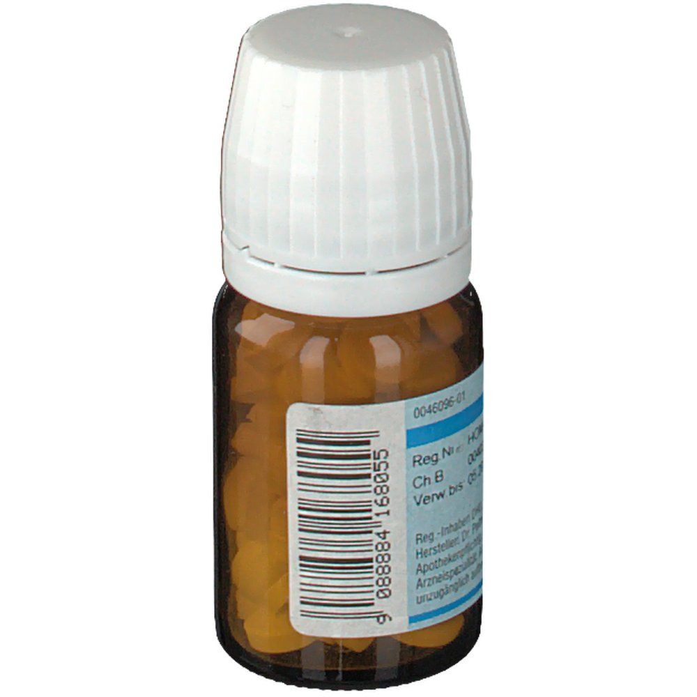 Braune Glasflasche mit Tabletten. Weißer Deckel. Rückseite mit Barcode und Etikett. Produktinformationen und Chargennummer.