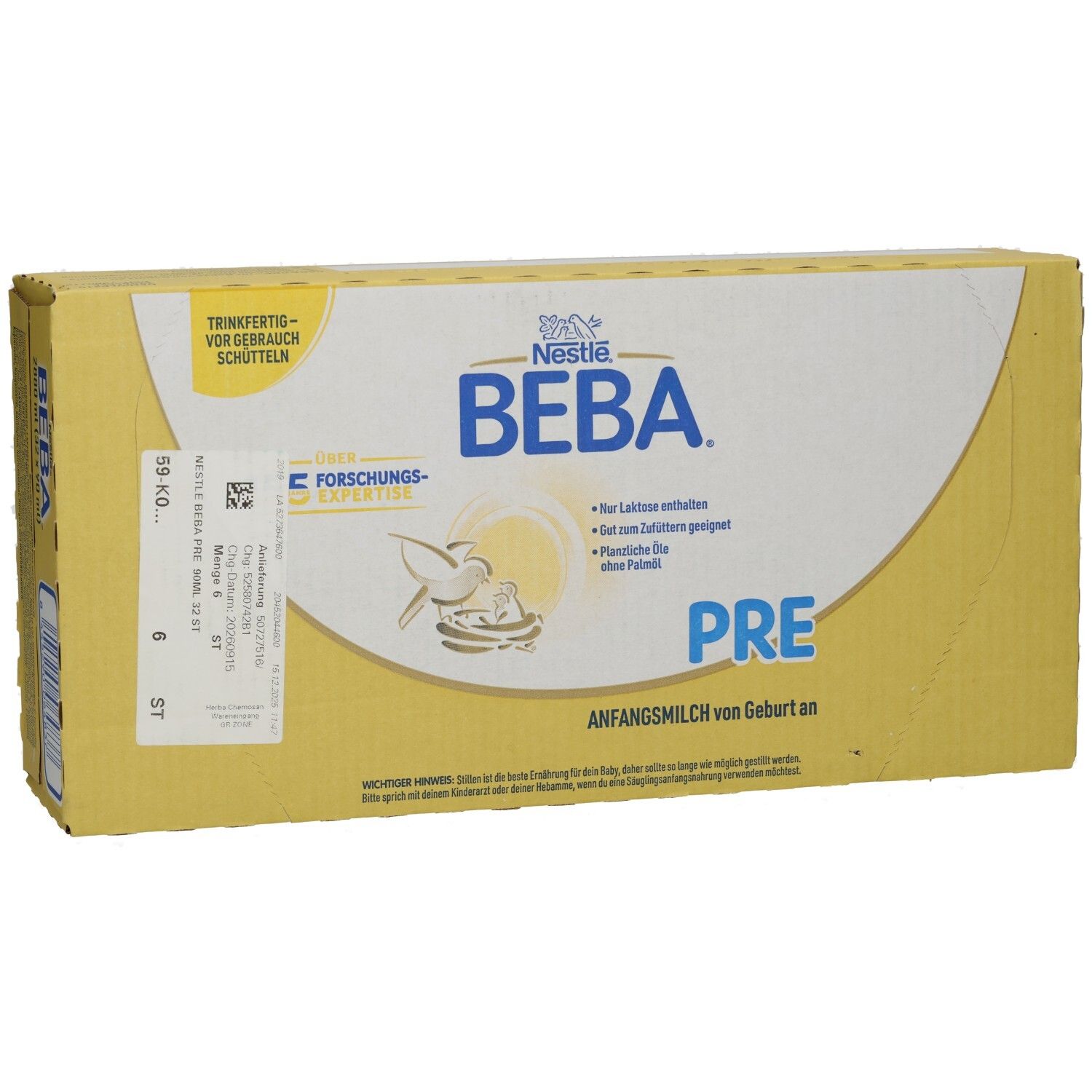 Gelbe Kartonverpackung Nestle BEBA PRE ANFANGSMILCH. Text: Nur Laktose enthalten, ohne Palmöl. Ab Geburt.