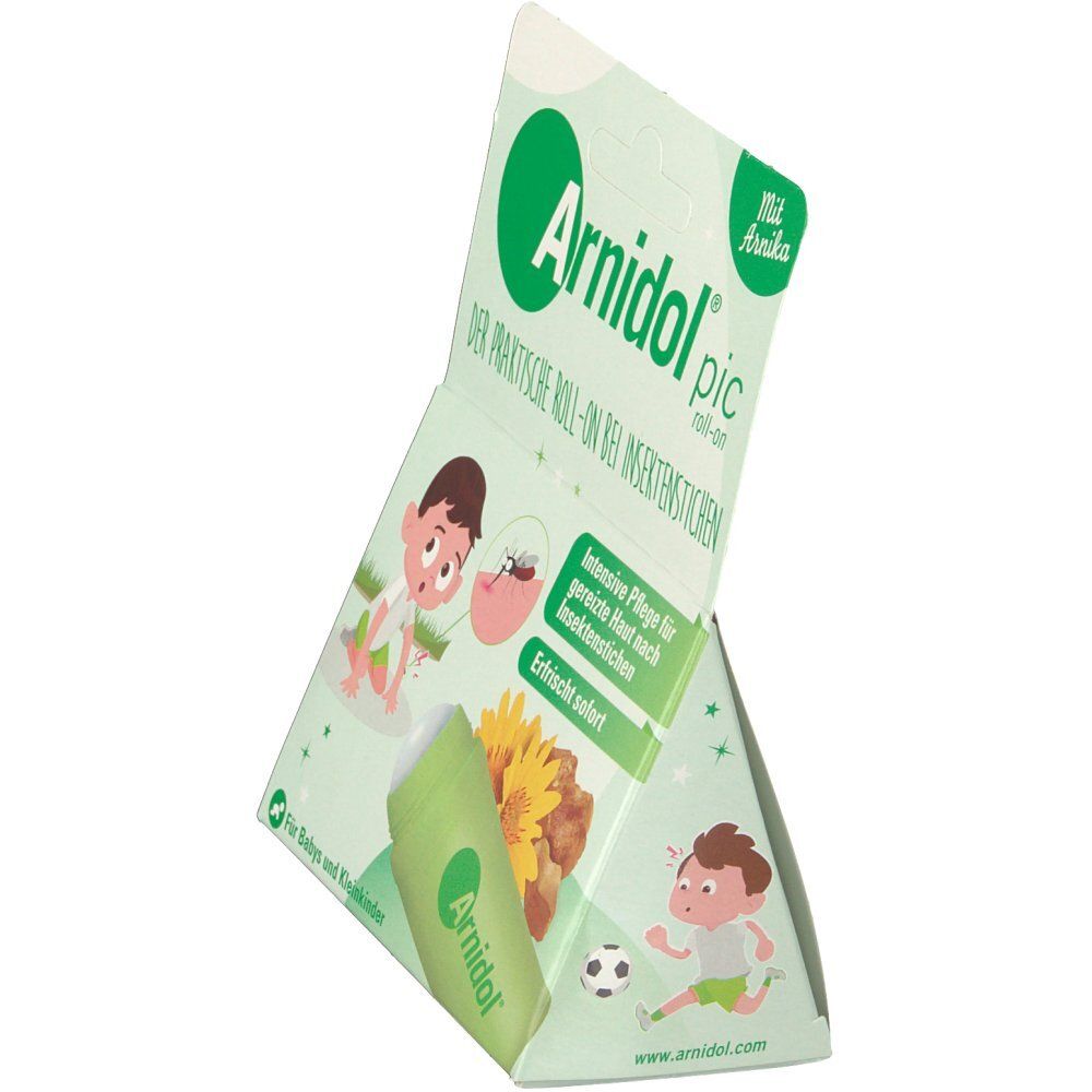 Schachtel mit Roll-on in Dreiecksform. Produktname und Illustrationen von Kindern und Insektenstichen. Roll-on-Applikator sichtbar.