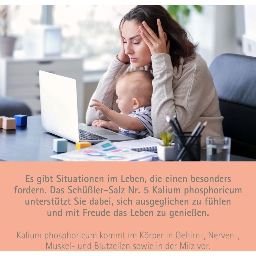 Frau mit Baby am Laptop. Text: Schüßler-Salz Nr. 5 Kalium phosphoricum unterstützt bei Ausgeglichenheit. Im Körper in Gehirn, Nerven, Muskeln.