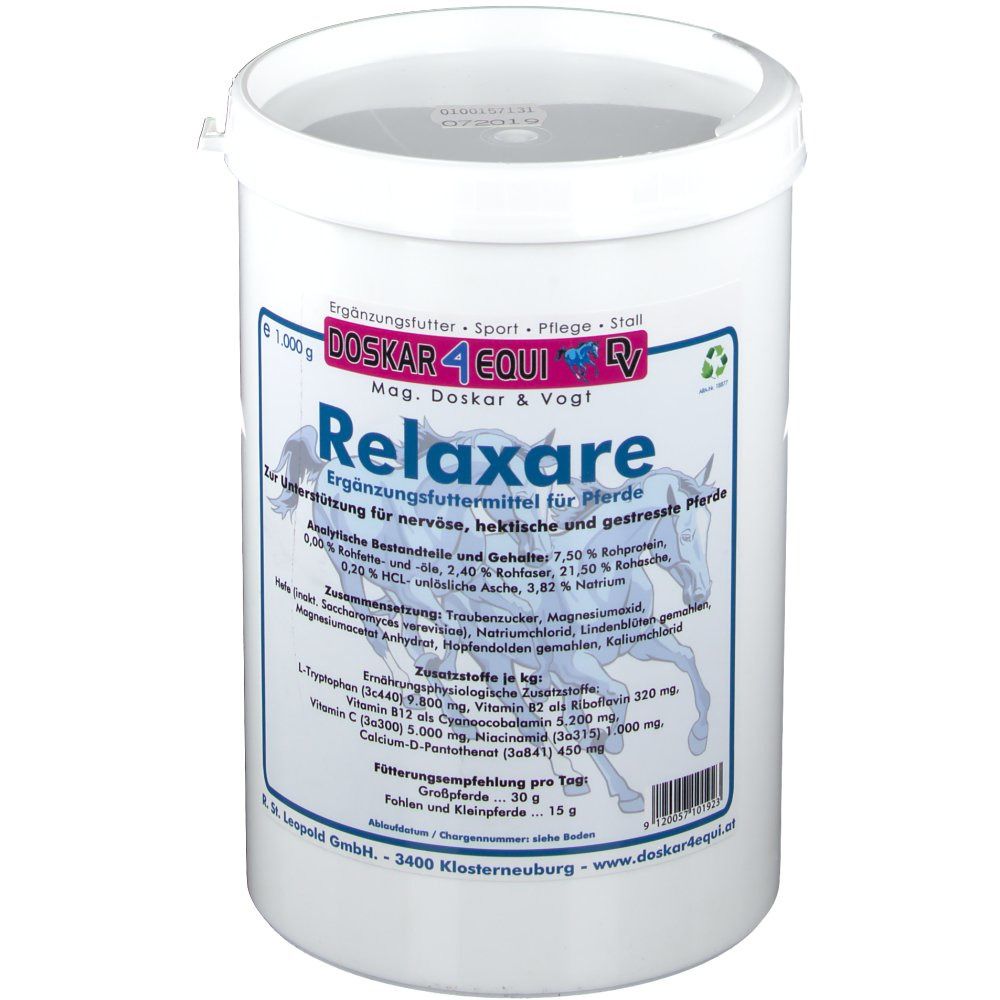 Weißer Eimer mit blauem Etikett. Aufschrift: Relaxare, Ergänzungsfuttermittel für Pferde. Enthält Inhaltsstoffe und Fütterungsempfehlung.