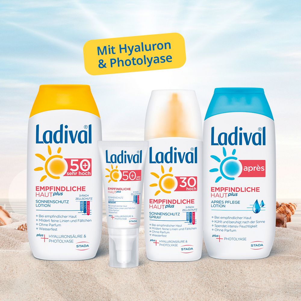 Verschiedene Ladival-Produkte: Lotion, Spray, Gel. Aufschrift: 50, 30, Après. Mit Hyaluron & Photolyase. Auf Sand.