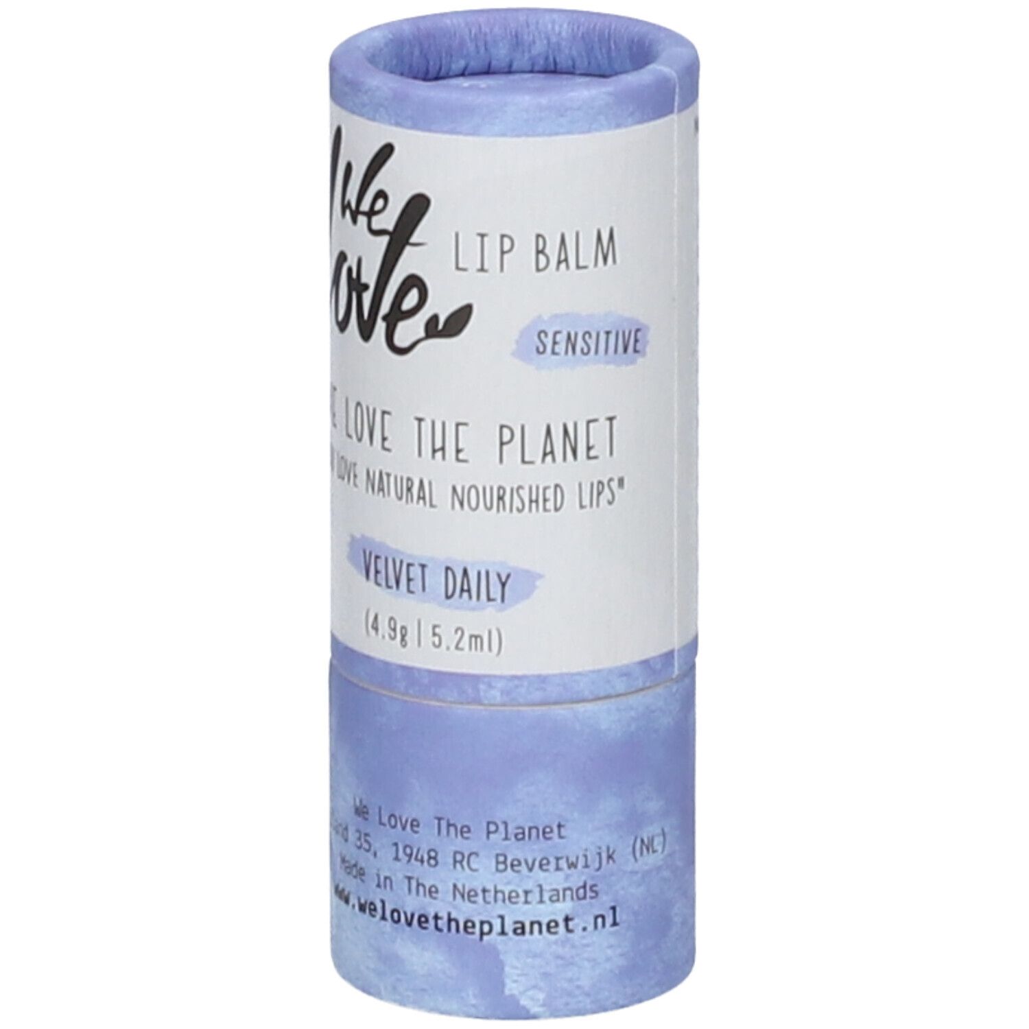 Zylindrische Lippenbalsam-Verpackung, lila-weiß. Aufschrift: We Love Lipbalm Velvet Daily. Adresse und Website.