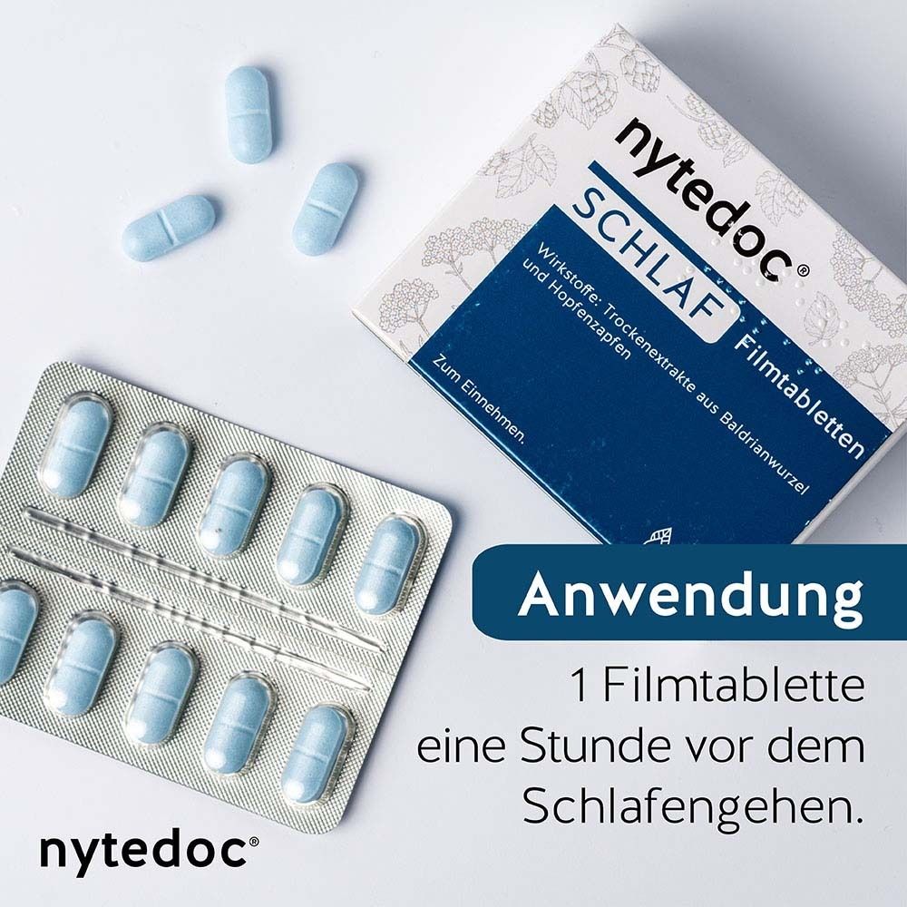 Packung nytedoc® Schlaf Filmtabletten und Blister mit blauen Tabletten. Text: Anwendung: 1 Filmtablette eine Stunde vor dem Schlafengehen.