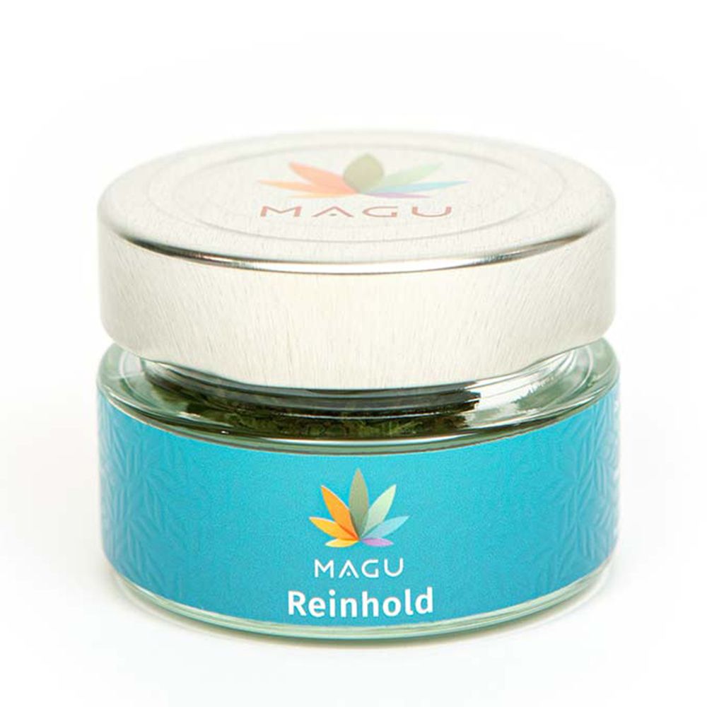 Glasbehälter mit Deckel. Aufschrift MAGU Reinhold. Türkisfarbenes Etikett mit Logo und Produktnamen. Inhalt sichtbar.
