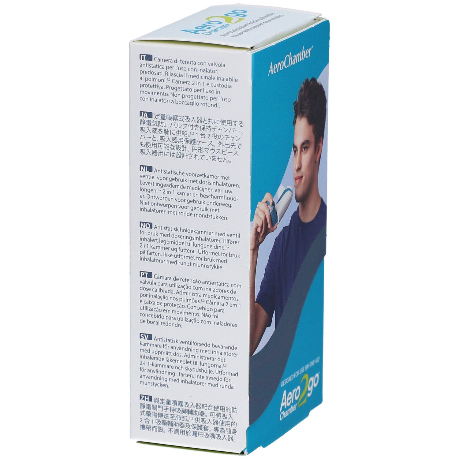 Verpackung mit Texten in verschiedenen Sprachen. Aufdruck: AeroChamber, Aero2go Chamber. Junge Person mit Inhalationshilfe.