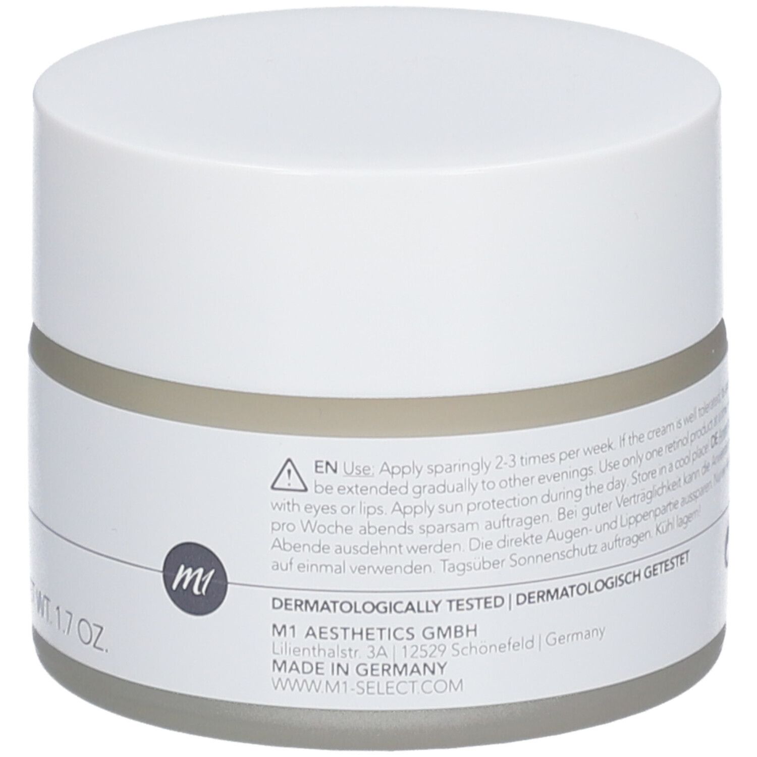 Creme-Tiegel mit weißem Deckel. Auf dem Etikett: M1 Select Rejuve, Nachtcreme, 0,3% Retinol, Hautverjüngung. Text und Logo.