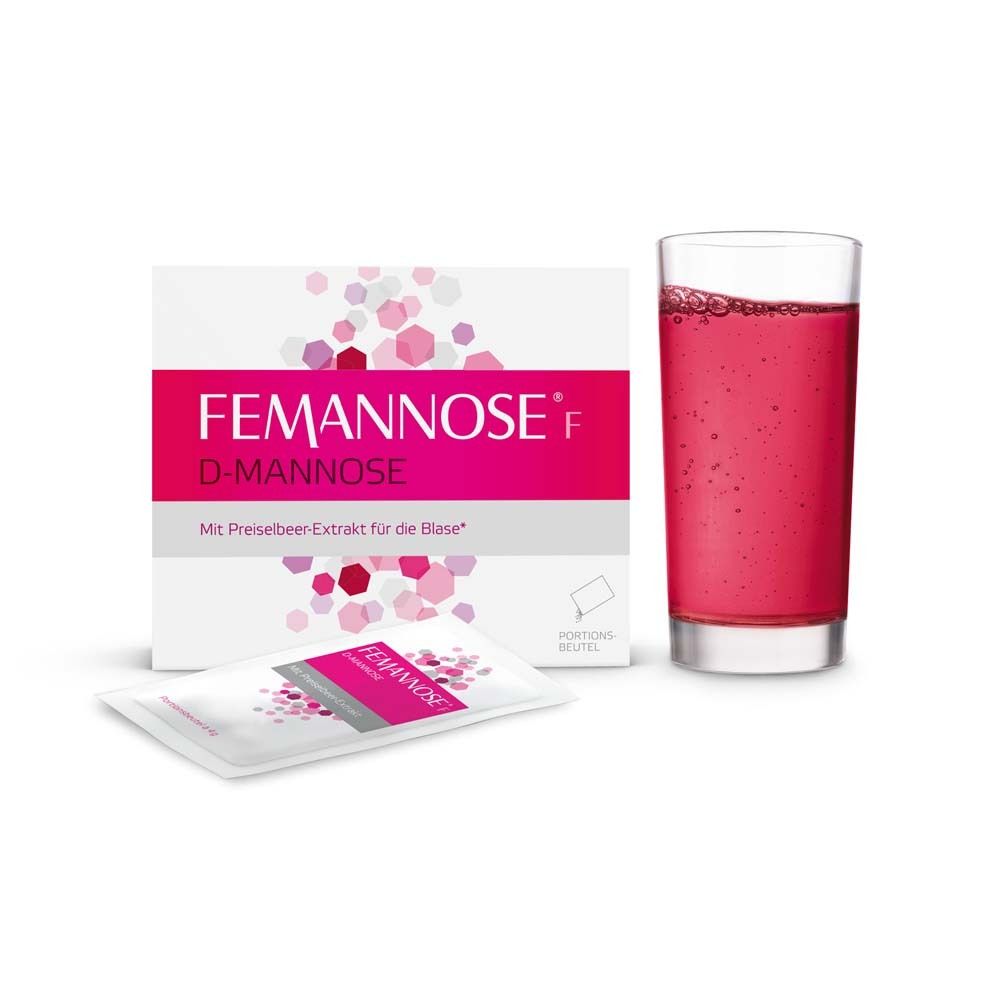 Packung FEMANNOSE® F, Beutel und Glas mit Flüssigkeit. Rosa Flüssigkeit im Glas. Produktname und Logo sichtbar.