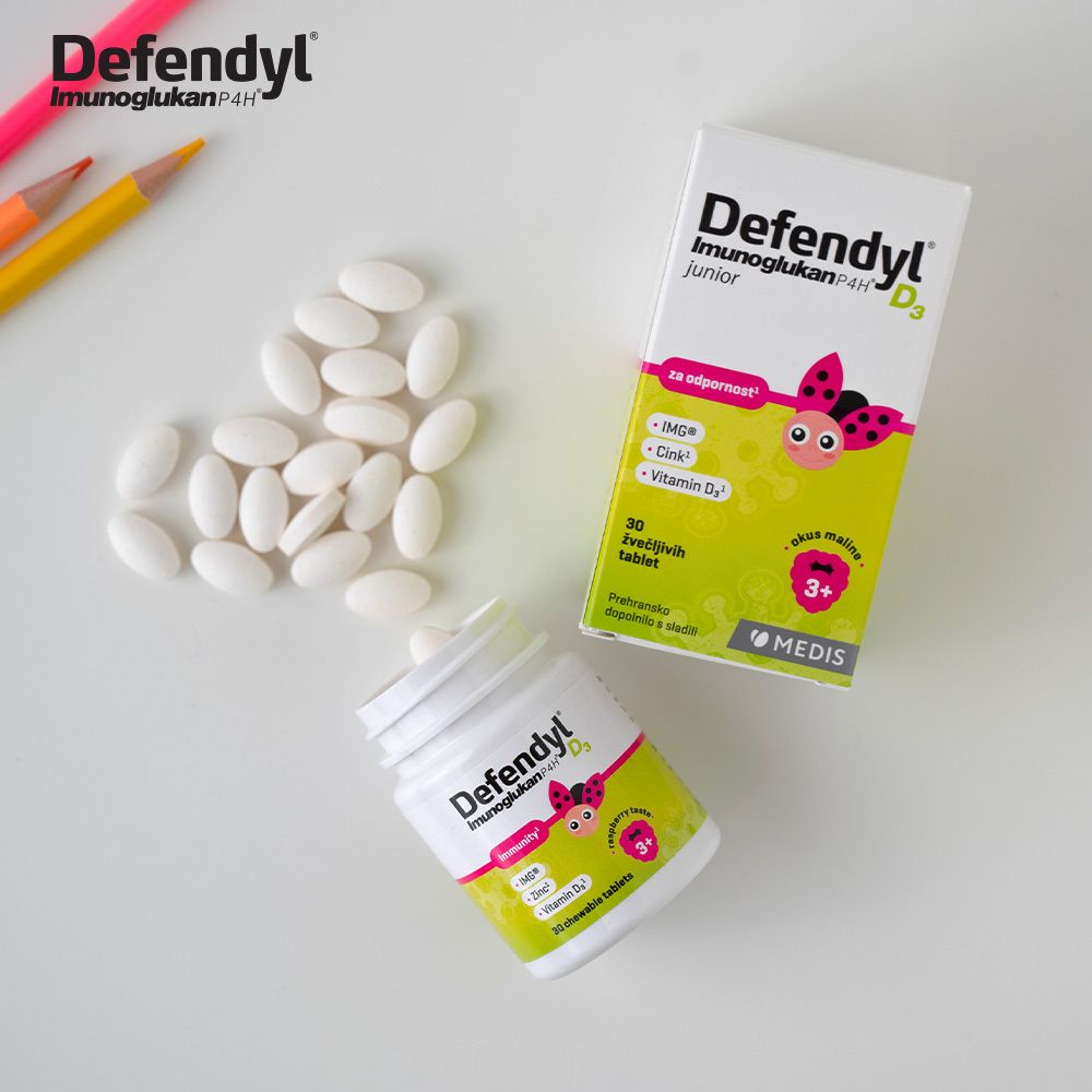 Tabletten in Herzform. Flasche und Packung Defendyl-Imunoglukan P4H D₃ junior. Auf weißem Grund.