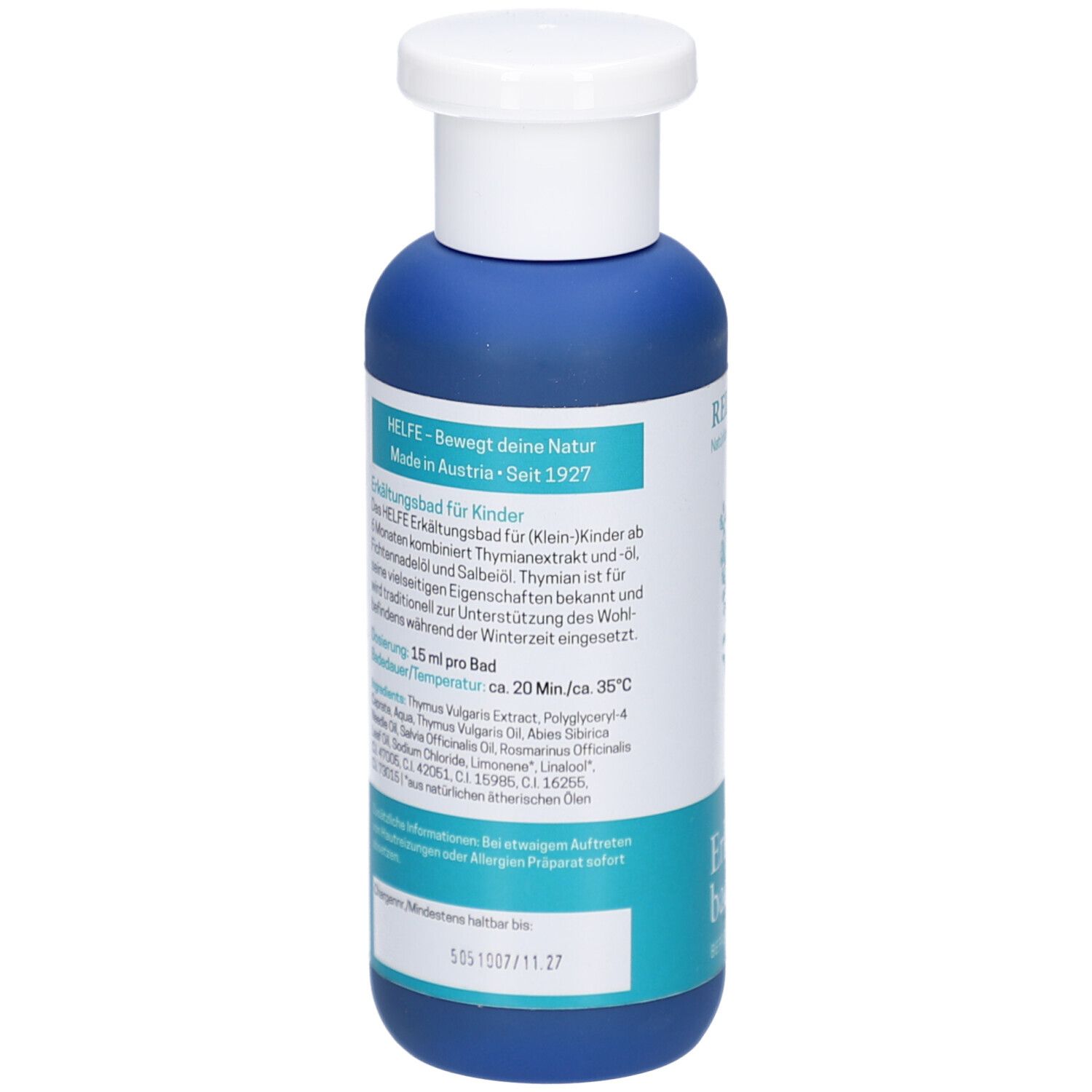 Blaue Flasche mit weißem Deckel. Text: HELFE, Badezusatz für Kinder. Inhaltsstoffe und Anwendungshinweise.