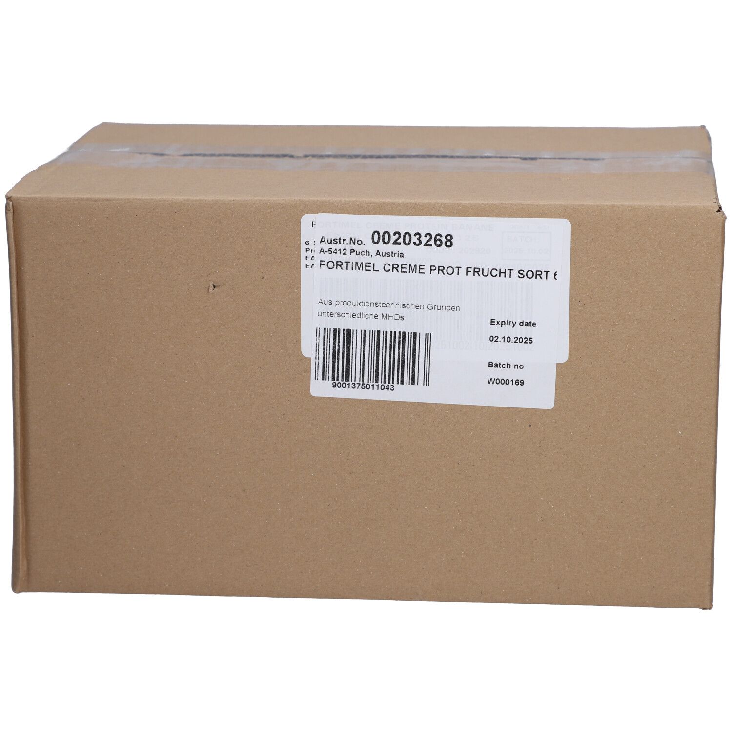 Brauner Karton mit Aufkleber. Aufkleber mit Produktinformationen: FORTIMEL CREME PROT FRUCHT SORT. Haltbarkeitsdatum: 02.10.2026.
