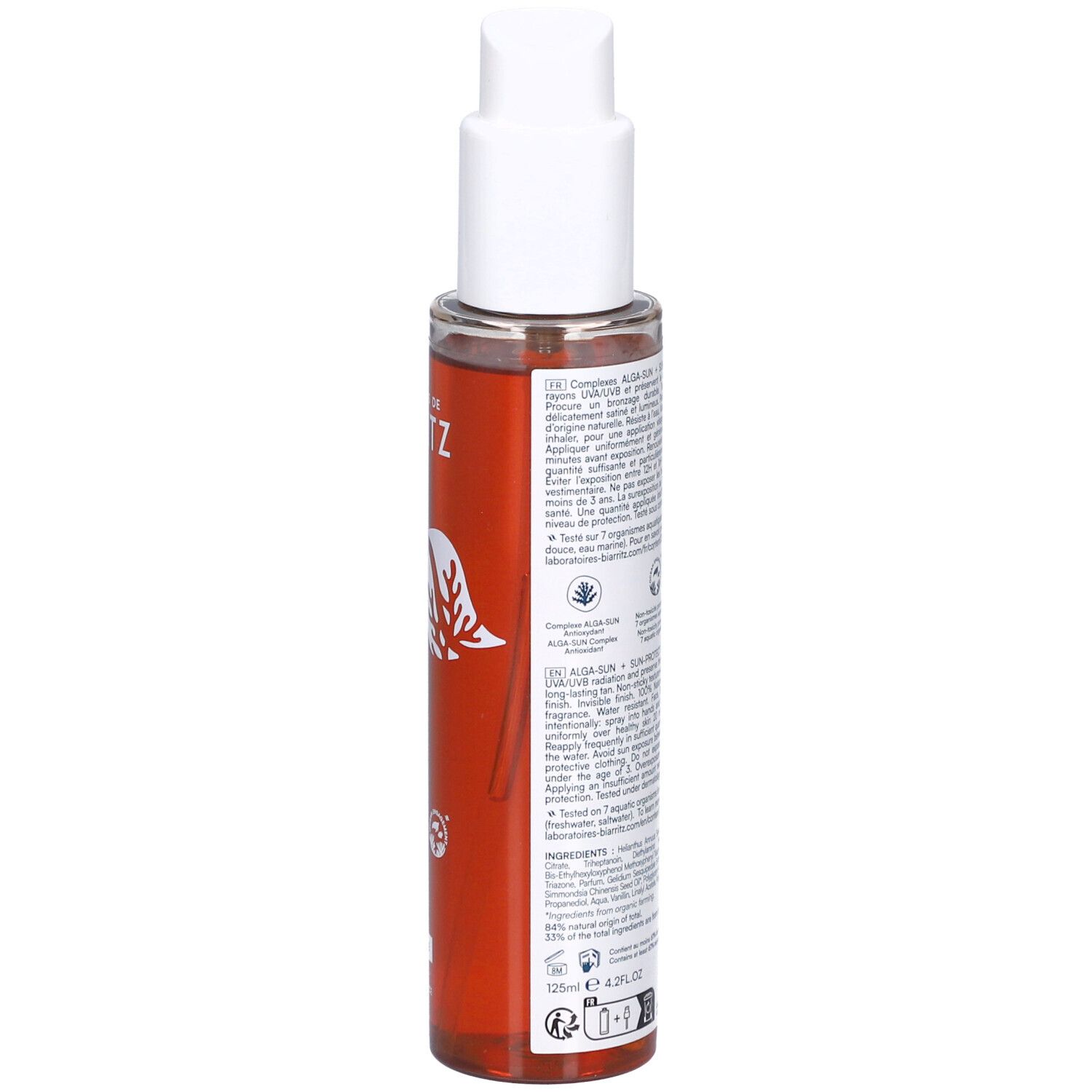 Rückansicht des Sonnenschutzöls. Text auf der Flasche. Transparente Flasche mit roter Flüssigkeit. Weißer Pumpkopf. 125ml.