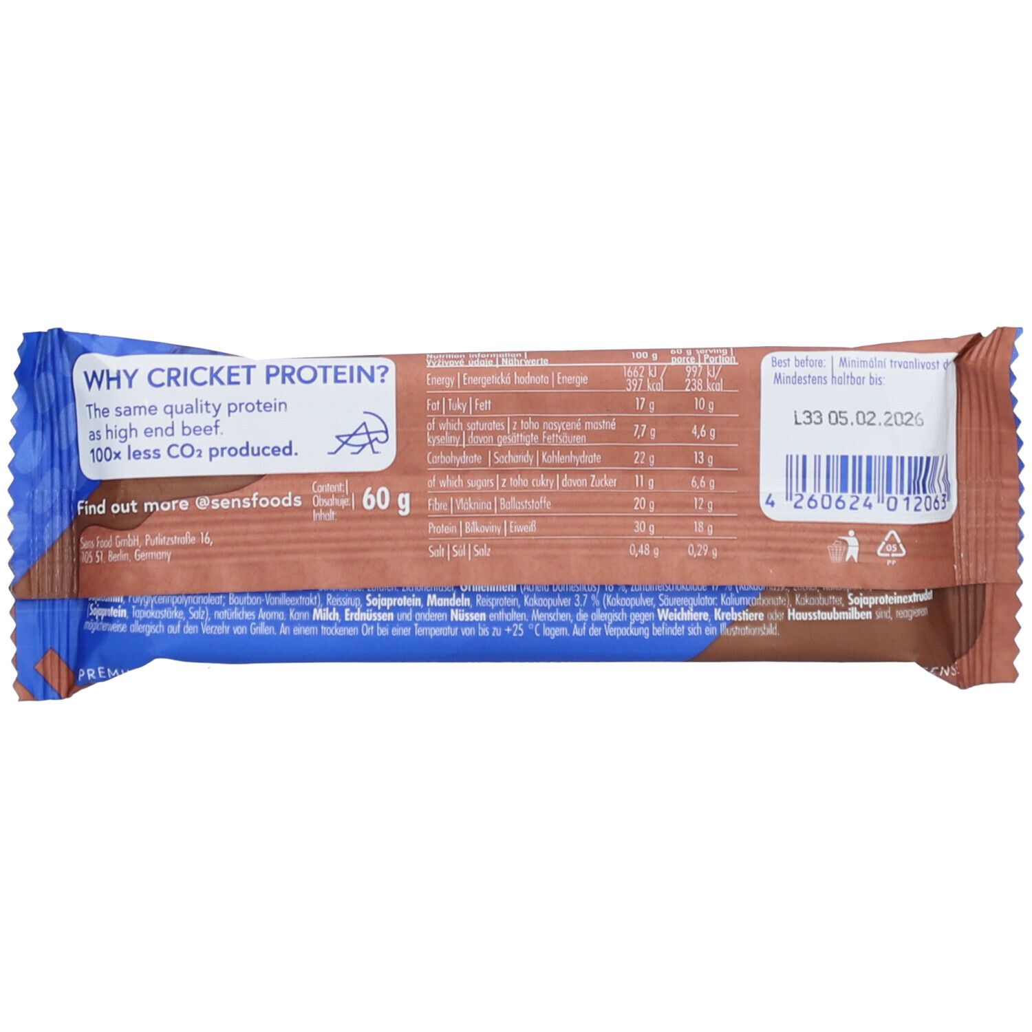 Rückseite der Proteinriegel-Verpackung. Enthält Nährwertangaben, Inhaltsstoffe und Mindesthaltbarkeitsdatum.