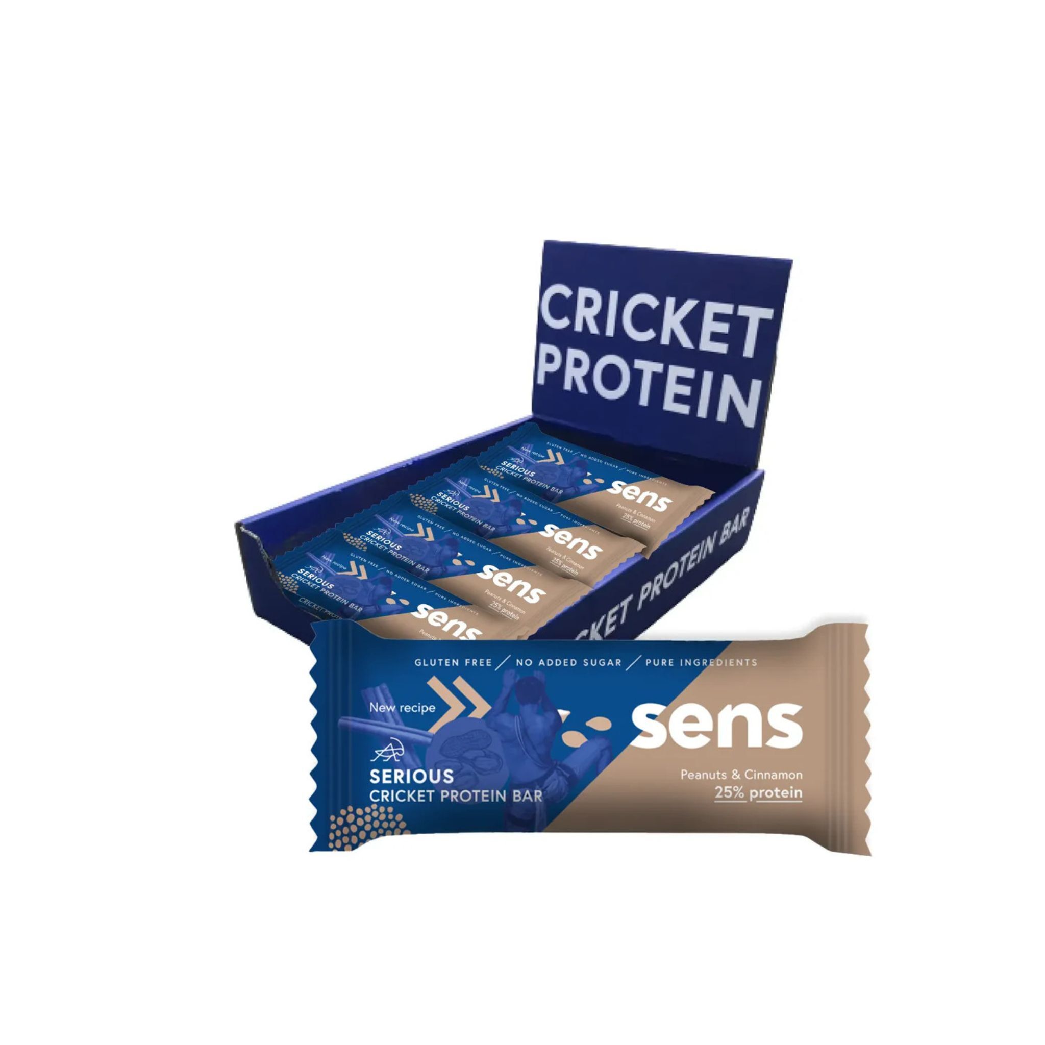 Proteinriegel in einer geöffneten Schachtel. Aufschrift: Cricket Protein. Einzelne Riegel mit Sens-Logo. Aufschrift: Glutenfrei, ohne Zuckerzusatz.