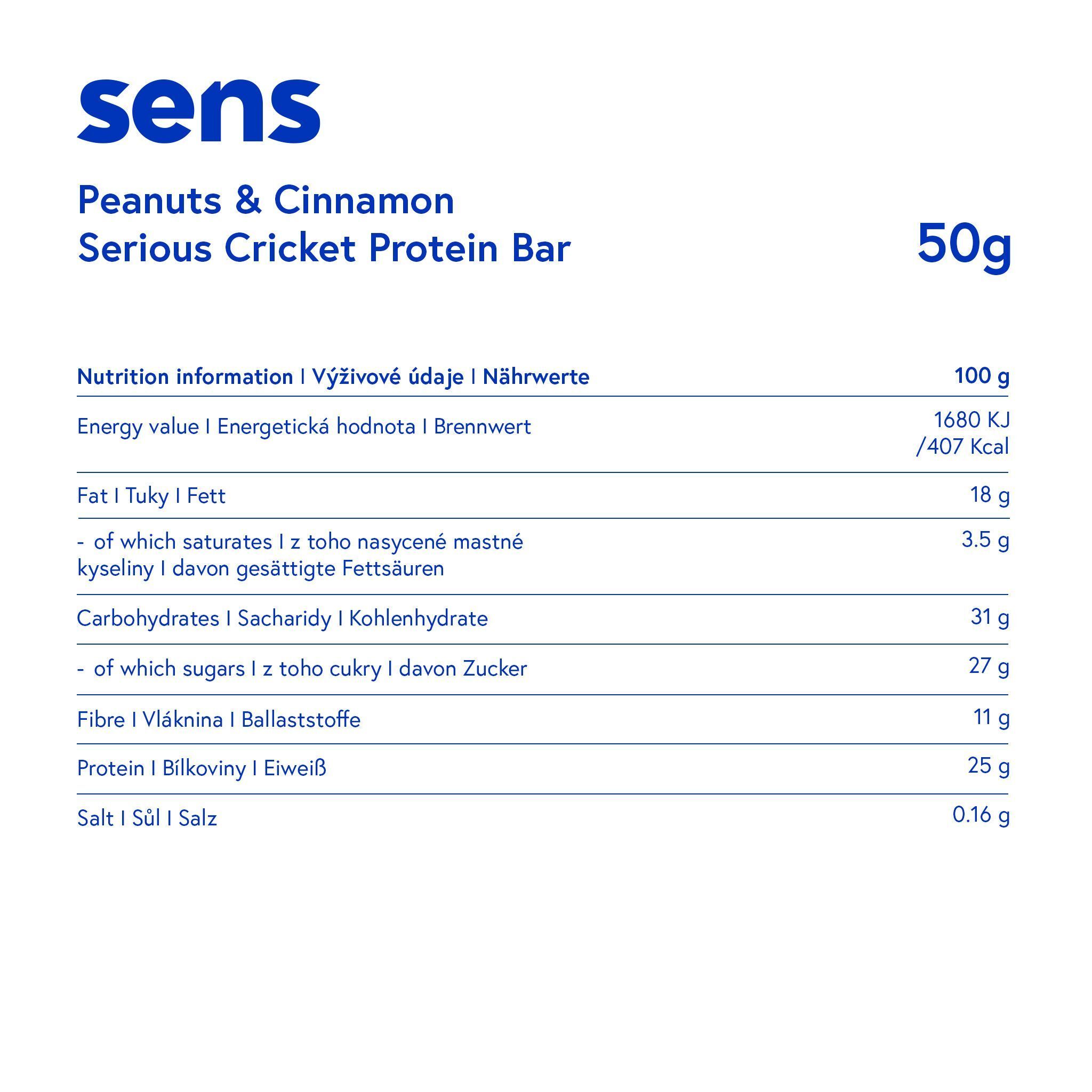 Nährwertangaben auf weißem Hintergrund. Aufschrift: Sens, Serious Cricket Protein Bar, Erdnussbutter & Zimt. Angaben pro 100g und 50g.