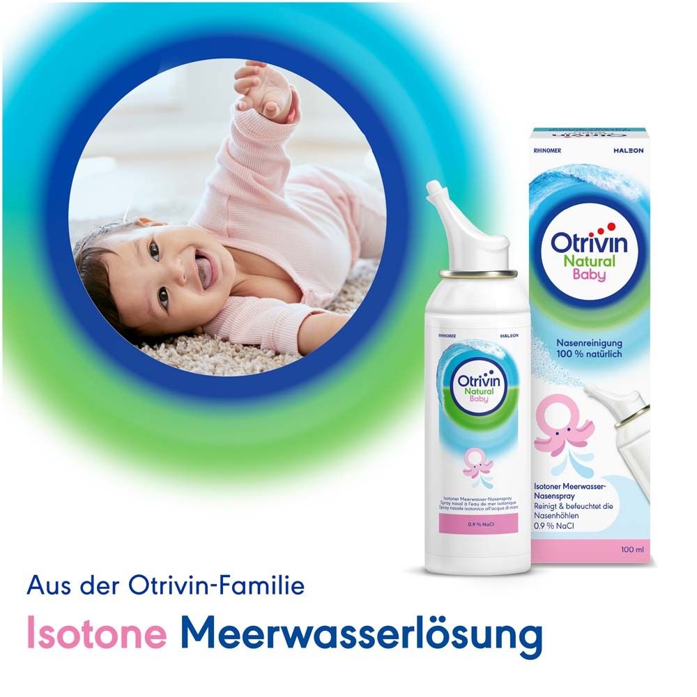 Baby liegt auf dem Boden, Nasenspray und Verpackung daneben. Produktname und Meerwasserlösung sind auf der Verpackung zu sehen.