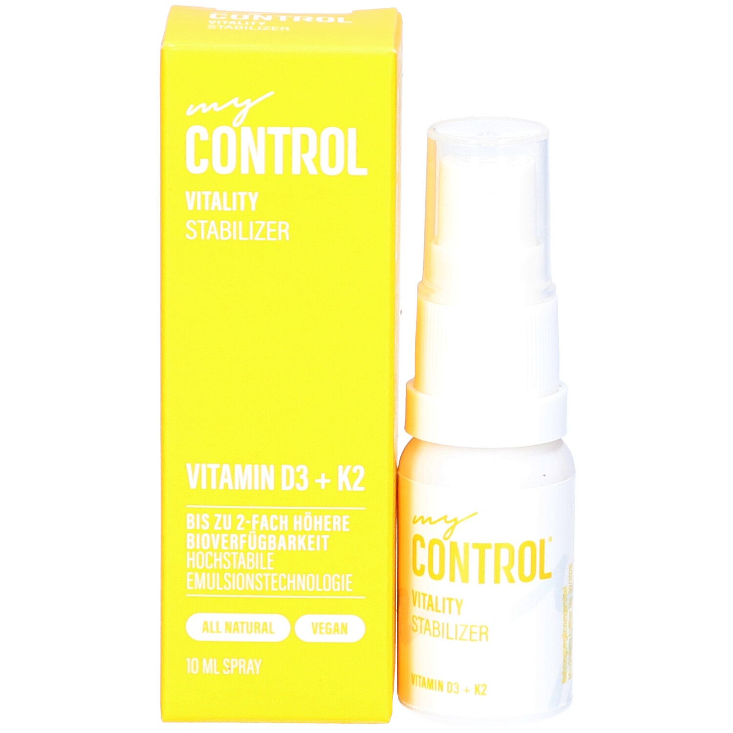Weiße Sprühflasche neben gelber Schachtel. Aufschrift: my CONTROL, Vitality Stabilizer, Vitamin D3 + K2, 10 ml Spray.