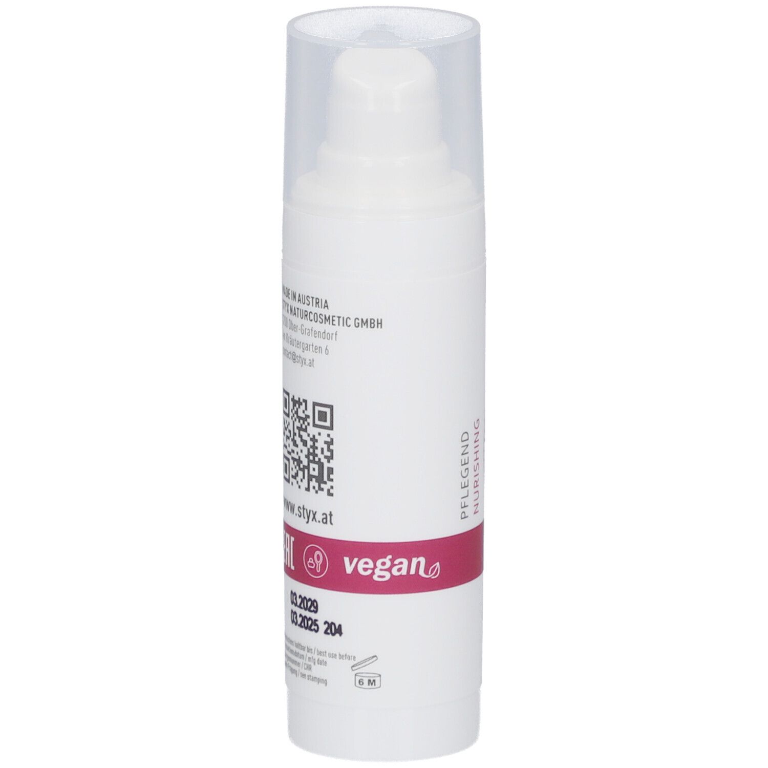 Weiße Flasche mit Pumpe. Aufdruck: STYX, QR-Code, vegan. Text: Made in Austria, Kontaktinformationen, Haltbarkeit.