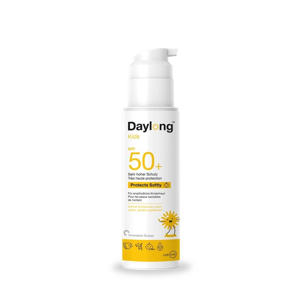 Sonnencreme-Flasche mit Pumpverschluss. Aufschrift: Daylong Kids SPF 50+. Sehr hoher Schutz.
