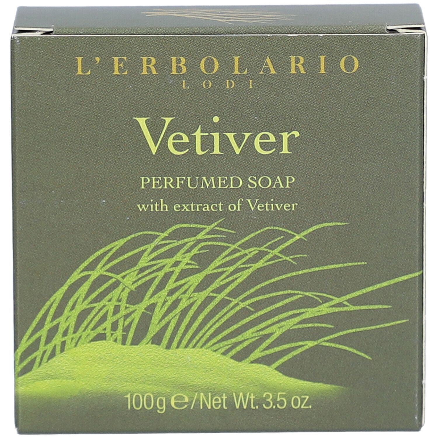 Grüne Schachtel mit Aufschrift "VETIVER PERFUMED SOAP". Enthält 100g Seife. Abbildung von Gras. Marke: L'Erbolario Lodi.