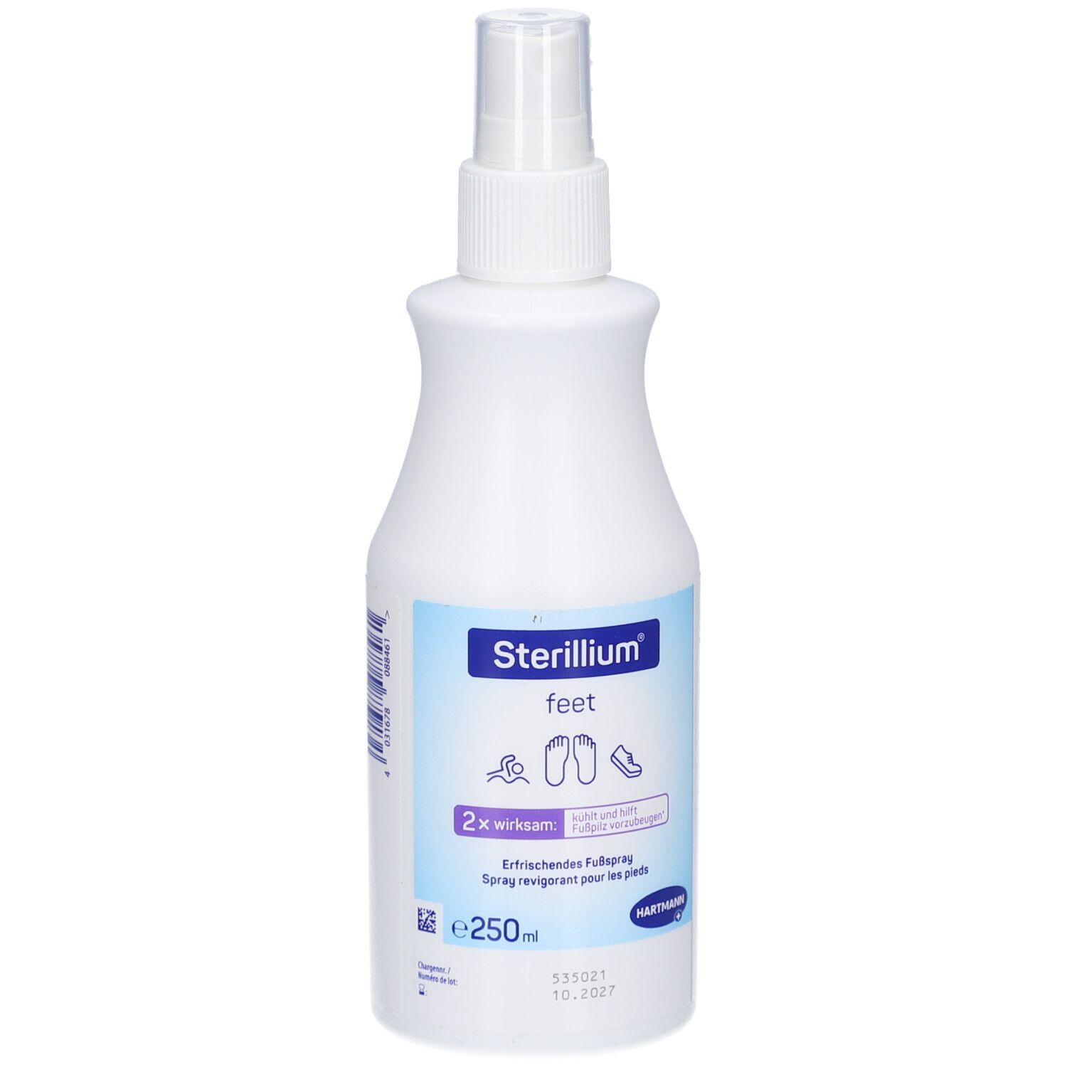 Weiße Sprühflasche mit blauem Etikett. Aufschrift: Sterillium feet. Enthält Fußspray. 250 ml.