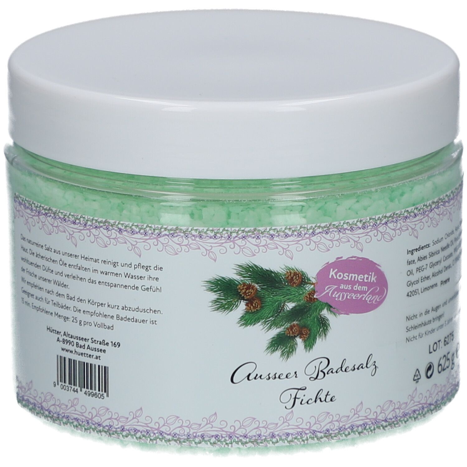 Runde Dose mit grünem Badesalz. Aufschrift: Ausseer Badesalz Fichte. Etikett mit Text und Fichtenzweig-Illustration. Weißer Deckel.
