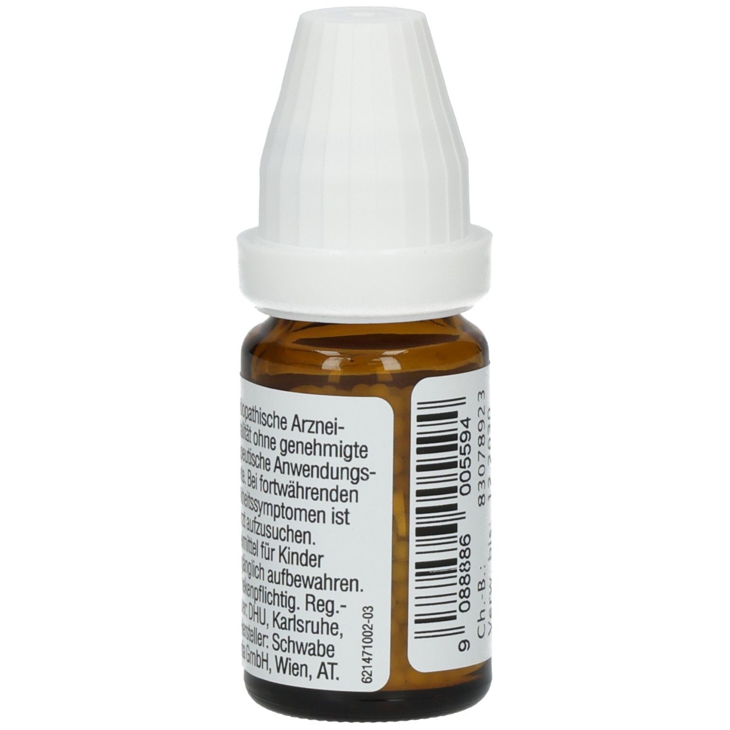 Braune Glasflasche mit weißem Deckel. Etikett mit Text über homöopathische Arzneimittel. Barcode und Chargennummer.