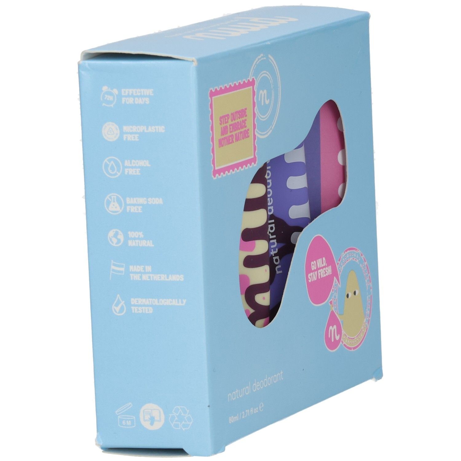 Hellblaue Geschenkbox, schräg. Sichtbar: Roll-on-Deodorants, Logos, Text. Aufdrucke: "natural deodorant", "nuud", Illustrationen.