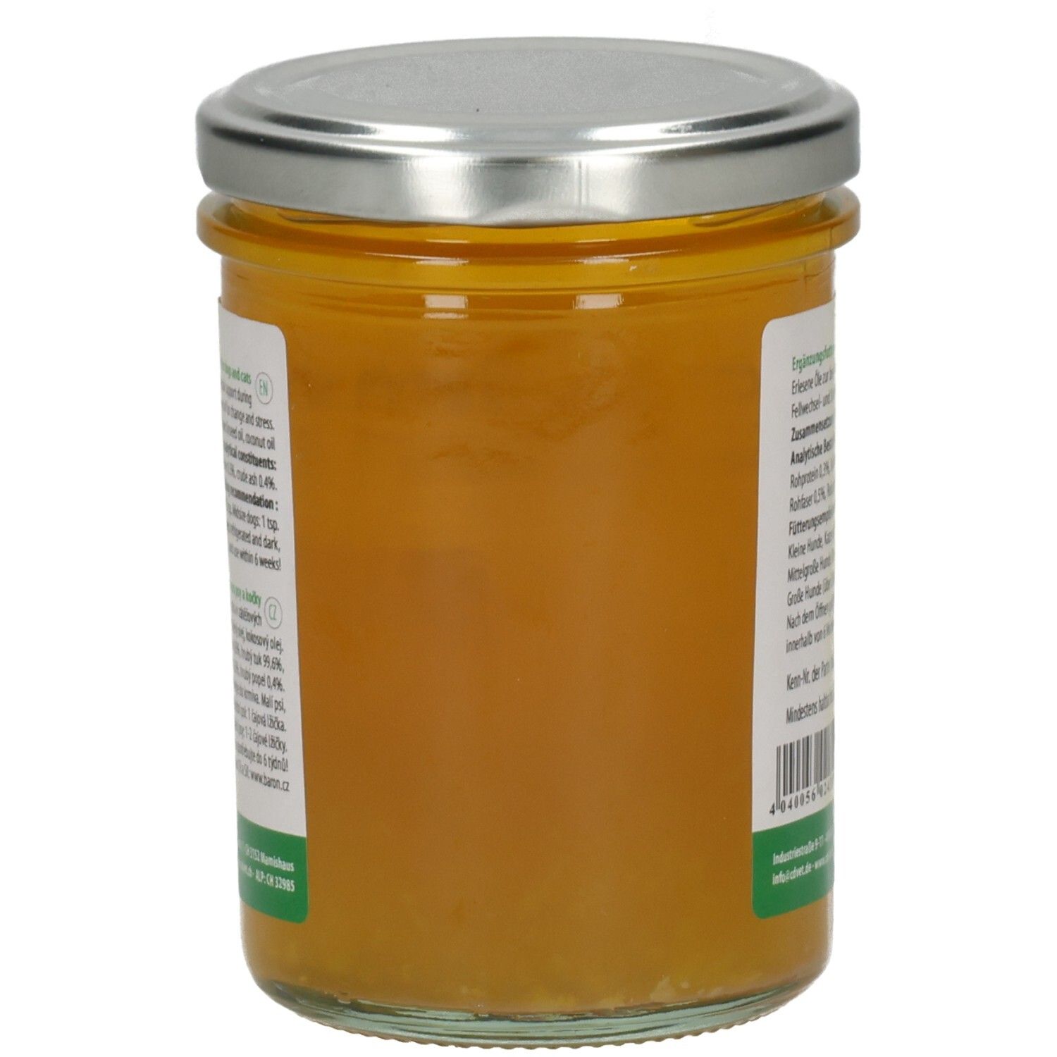 Glas mit gelbem Öl. Seitenansicht. Metall-Deckel. Etikett mit Text. Hintergrund weiß.