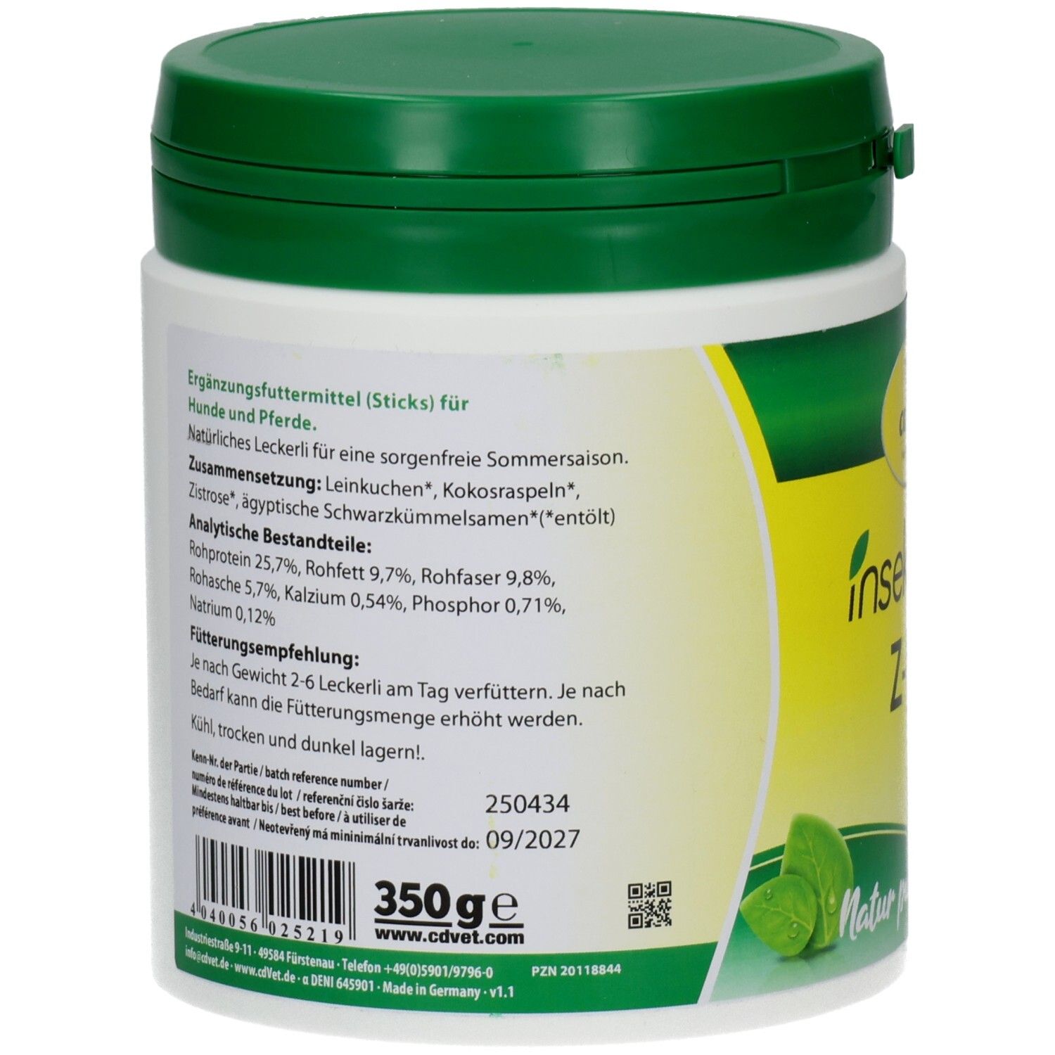 Weißes Produkt mit grüner Kappe. Text: Ergänzungsfuttermittel (Sticks) für Hunde und Pferde. 350g. Mindestens haltbar bis 09/2027.