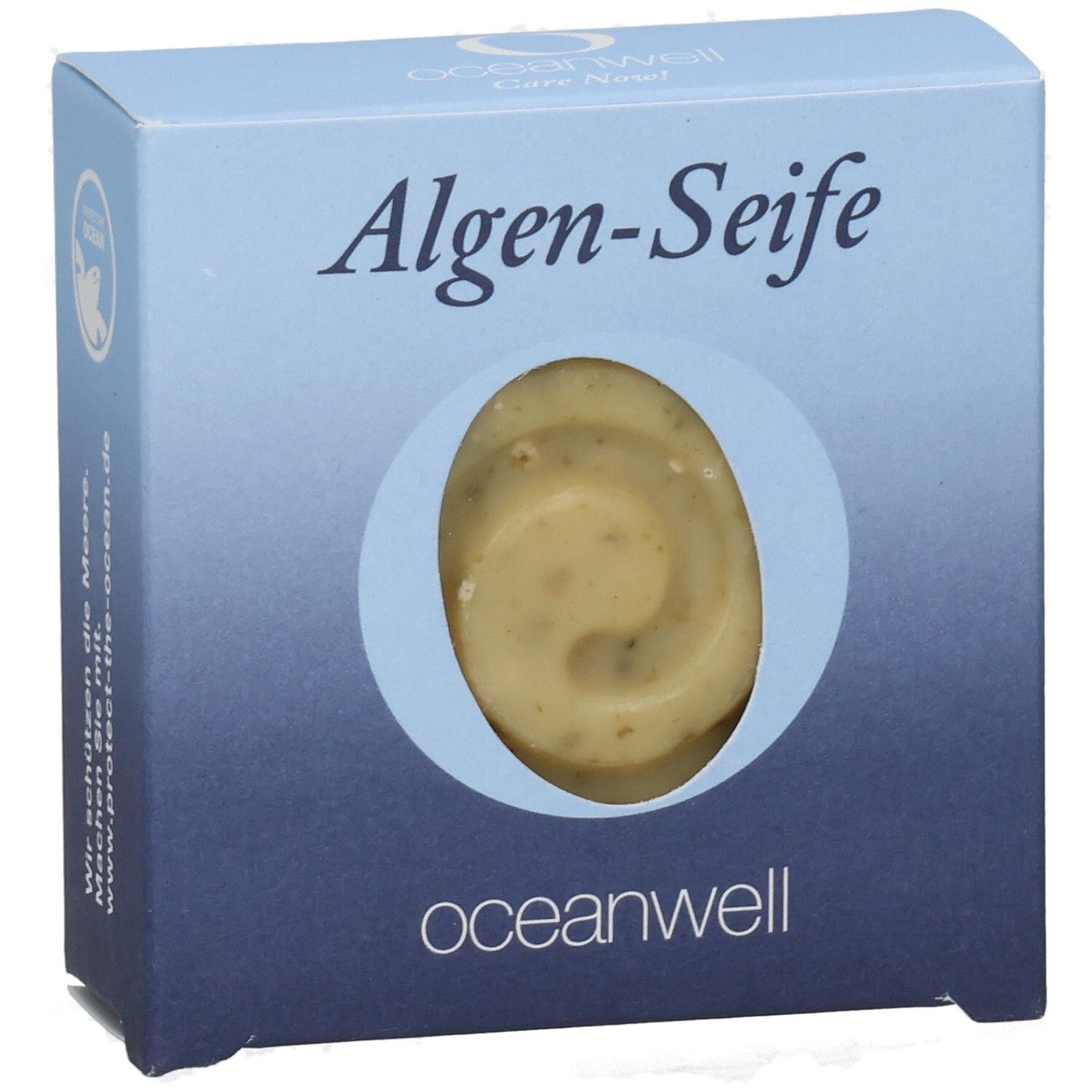 Hellblaue Schachtel mit Algen-Seife. Sichtfenster zeigt Seife. oceanwell-Logo. Logo protect-the-ocean.
