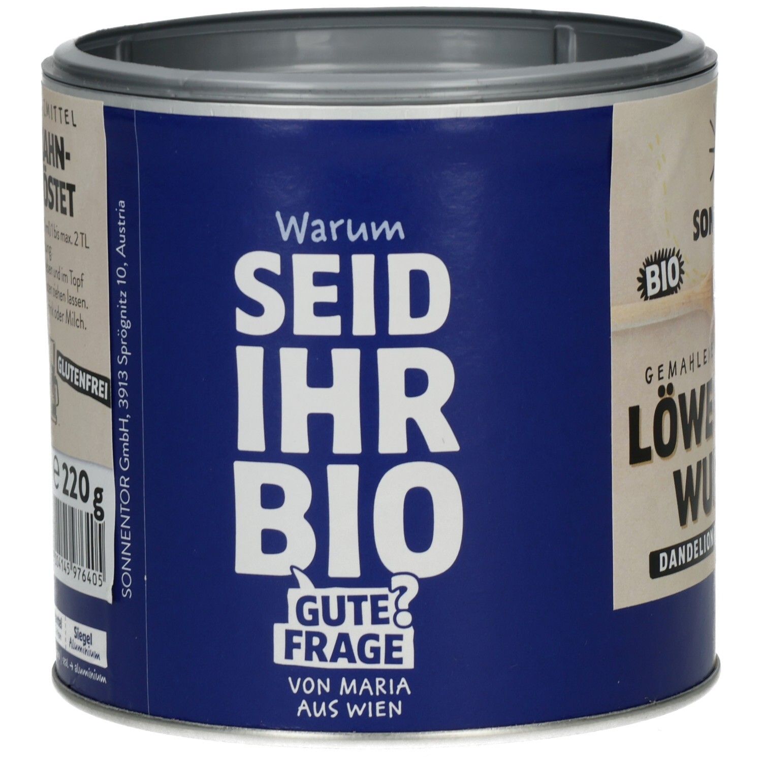Dose SONNENTOR® Löwenzahnwurzel geröstet. Blaue Seite mit Text: Warum seid ihr BIO? Gute Frage von Maria aus Wien.