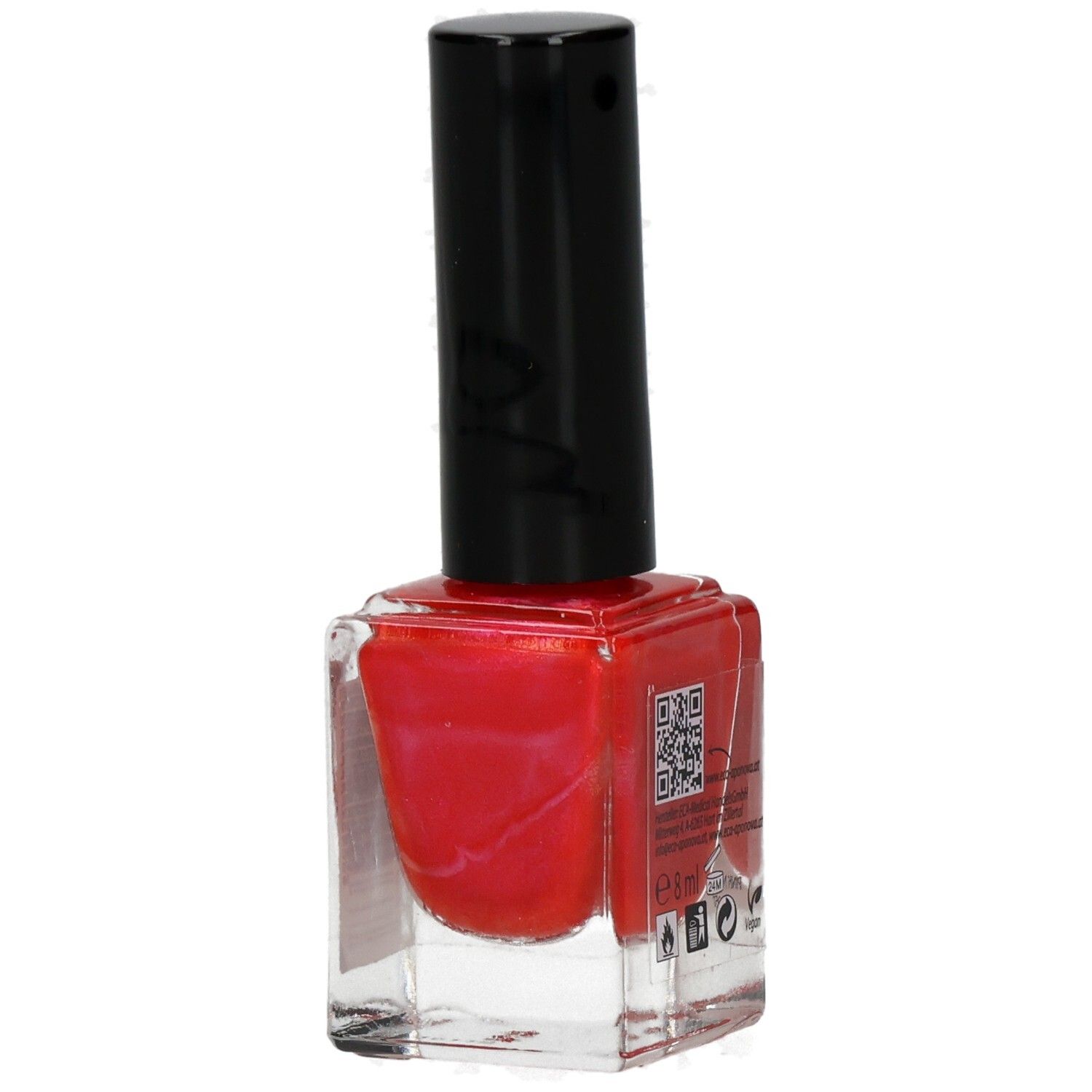 Nagellackflasche mit rotem Inhalt und schwarzem Deckel. QR-Code und andere Symbole auf der Flasche.