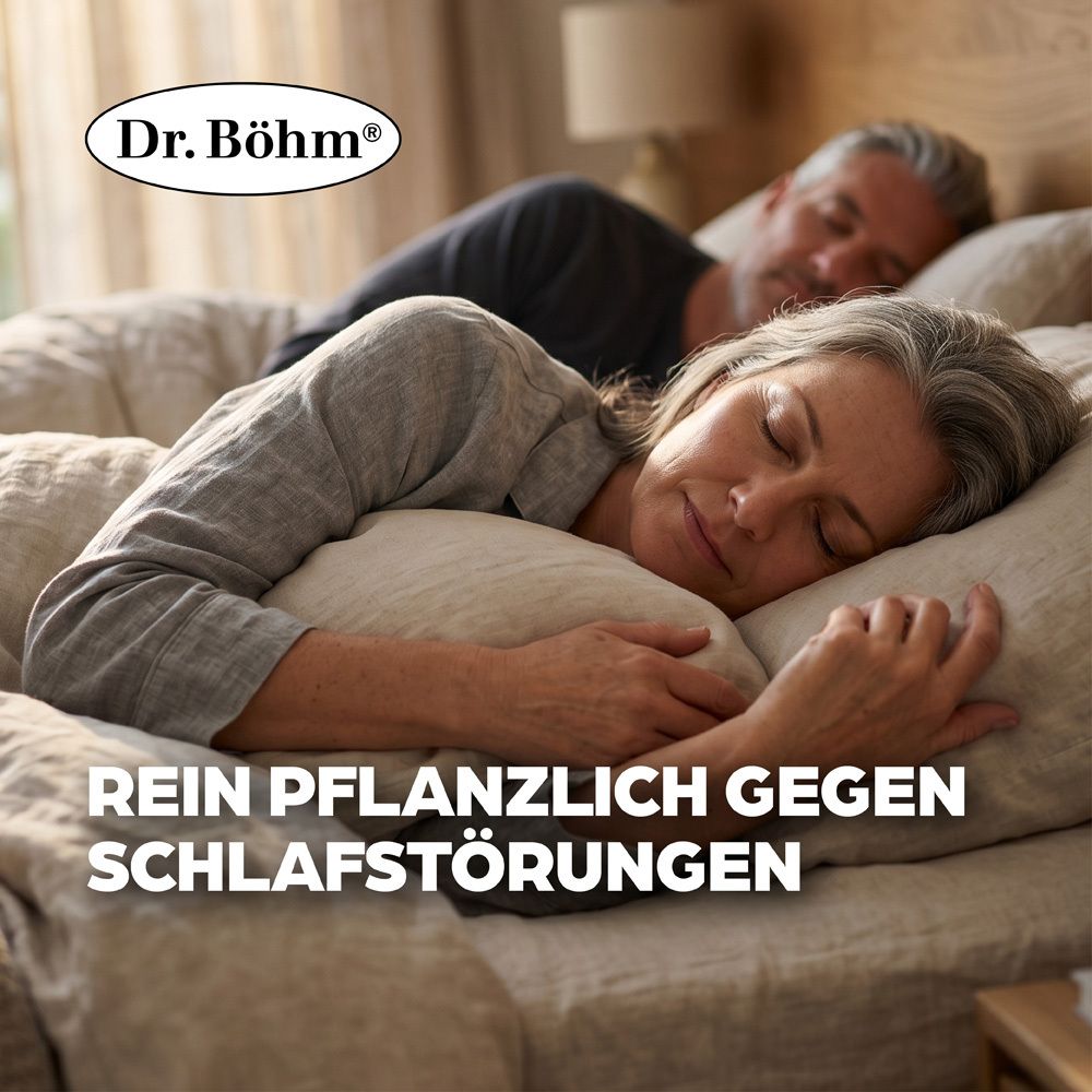 Älteres Paar schläft friedlich im Bett, Text: Rein pflanzlich gegen Schlafstörungen.