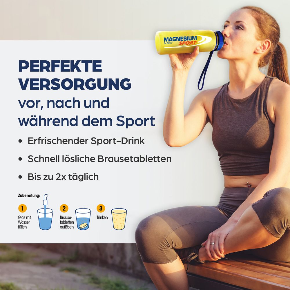 Frau trinkt Sportgetränk aus Dr. Böhm Magnesium Sport Flasche. Anweisungen: Wasser, Tablette, trinken.