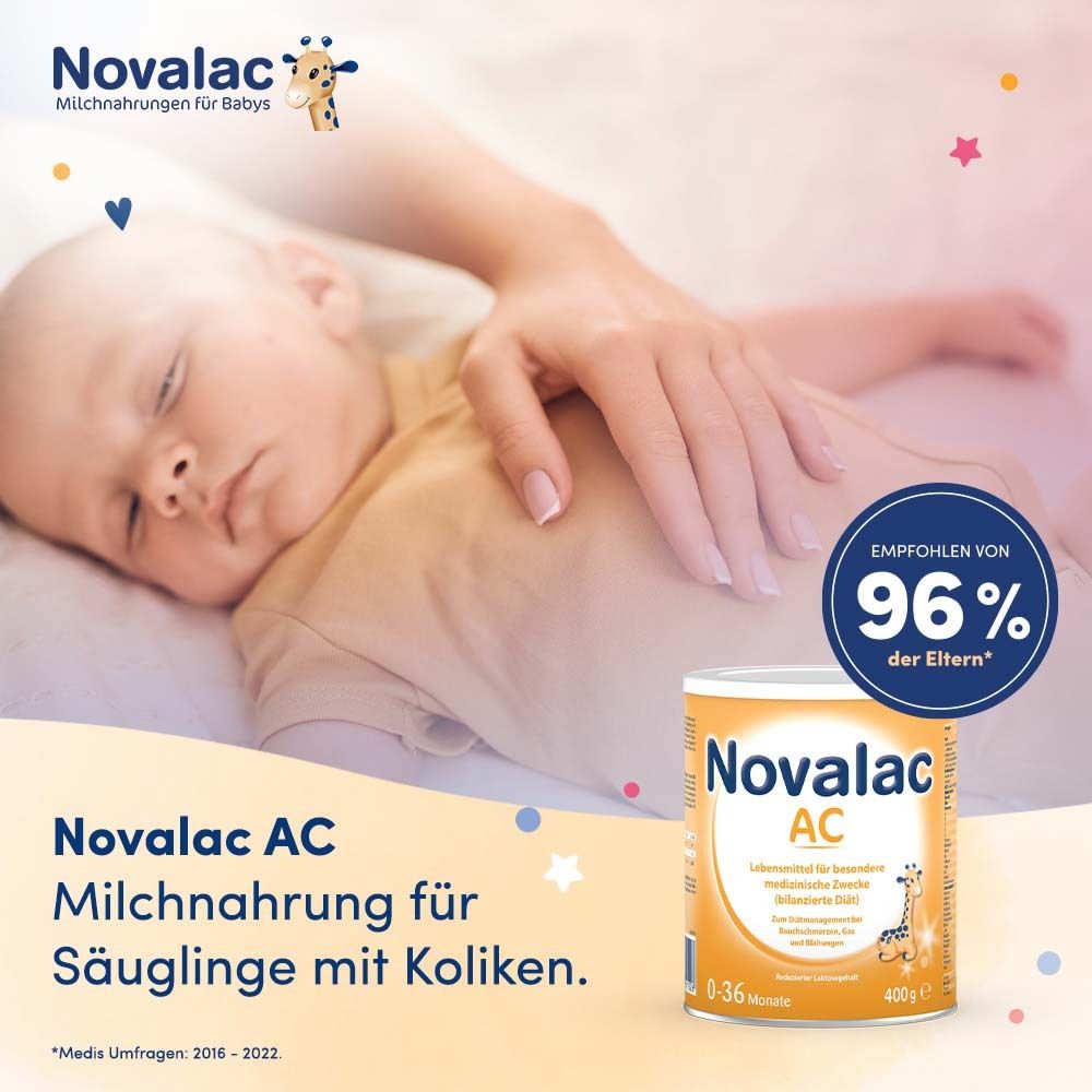 Baby schläft, Hand berührt das Baby. Dose Novalac AC. Text: Novalac AC Milchnahrung für Säuglinge mit Koliken. Empfohlen von 96% der Eltern.