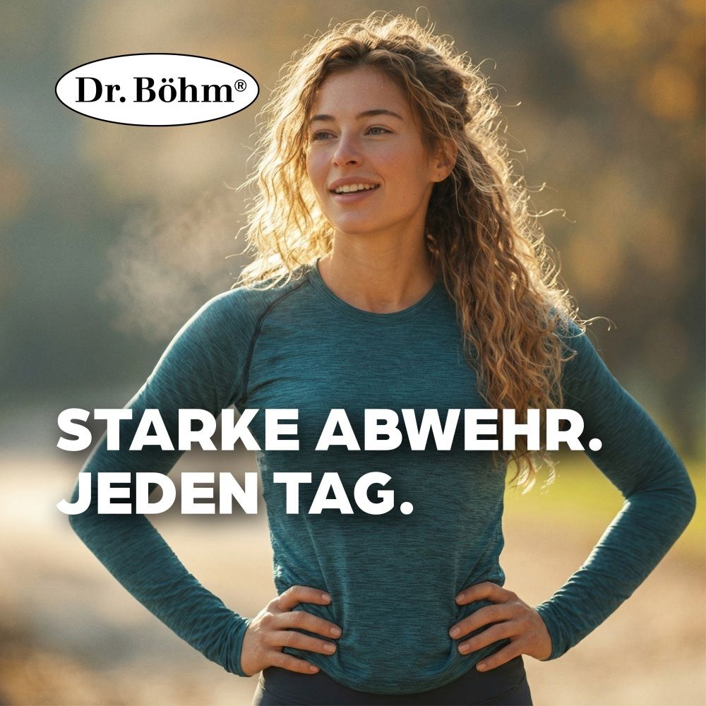 Eine Frau mit sportlicher Kleidung steht im Freien und lächelt. Text: Starke Abwehr. Jeden Tag.