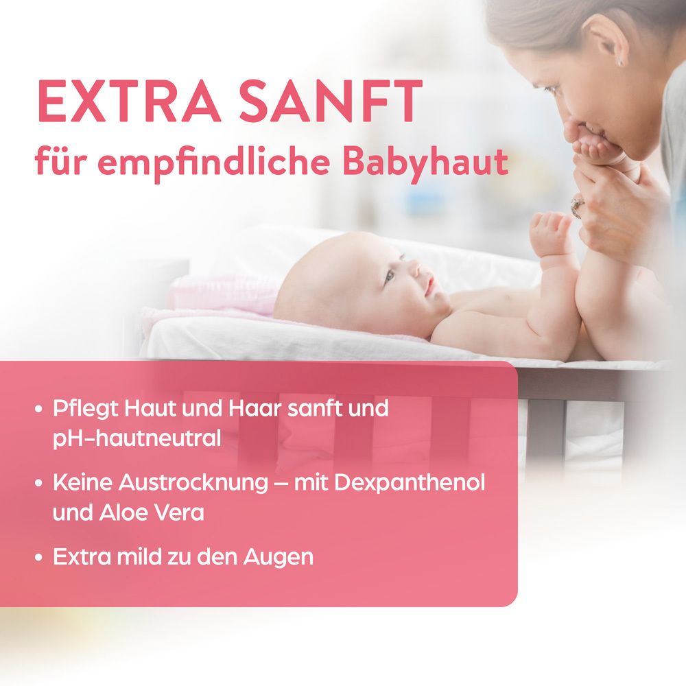 Mutter hält Babyfuß, mit Text "Extra sanft für empfindliche Babyhaut".
