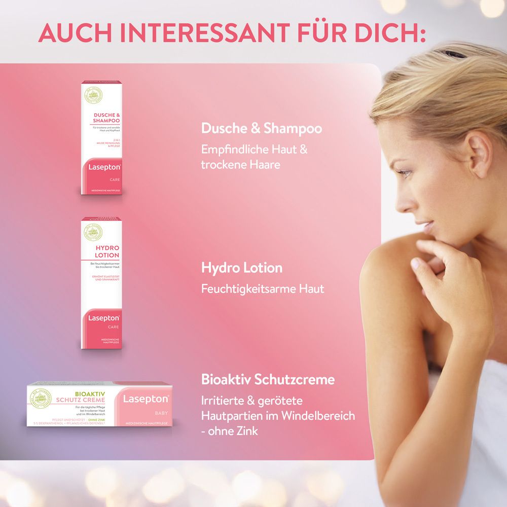 Frau blickt auf Lasepton Baby Produkte: Dusche & Shampoo, Hydro Lotion, Bioaktiv Schutzcreme.